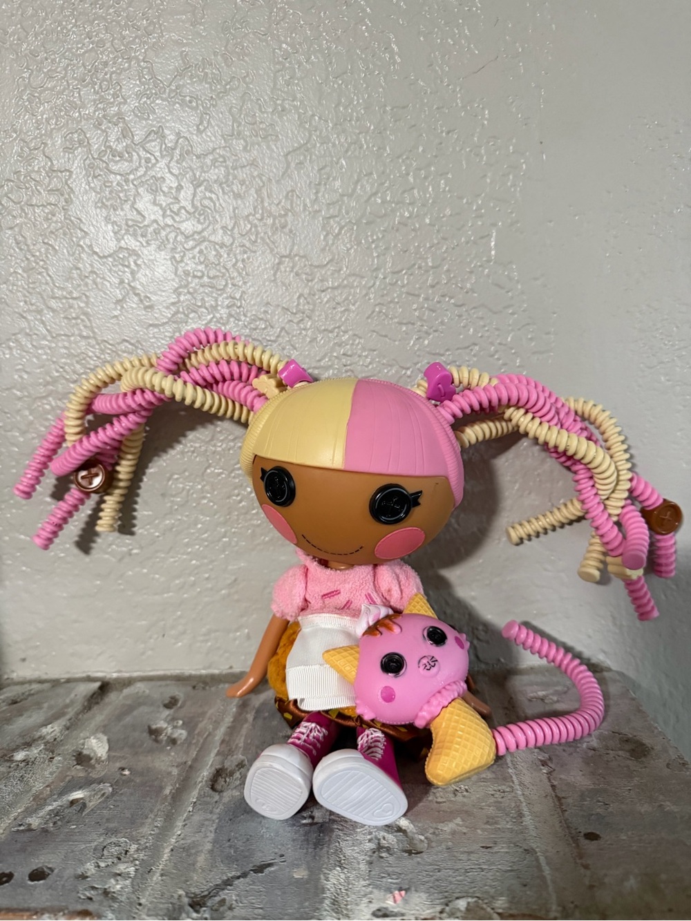 Lalaloopsy Silly Hair Scoops Waffle Cone and pet